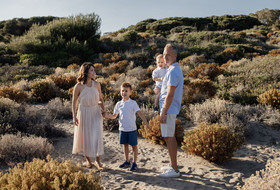 Sesión fotográfica de familia en Cabopino en Marbella