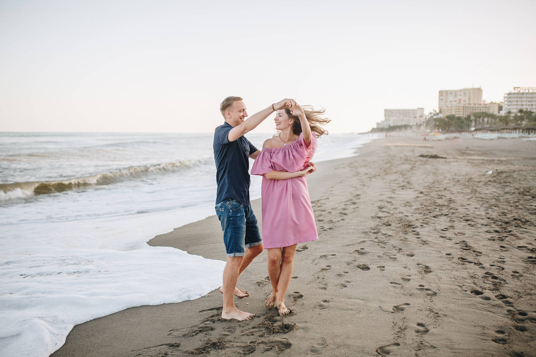 Love Story photo shoot on the beach of Torremolinos