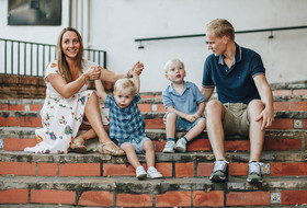 Fotografía de familia en el Centro de Marbella