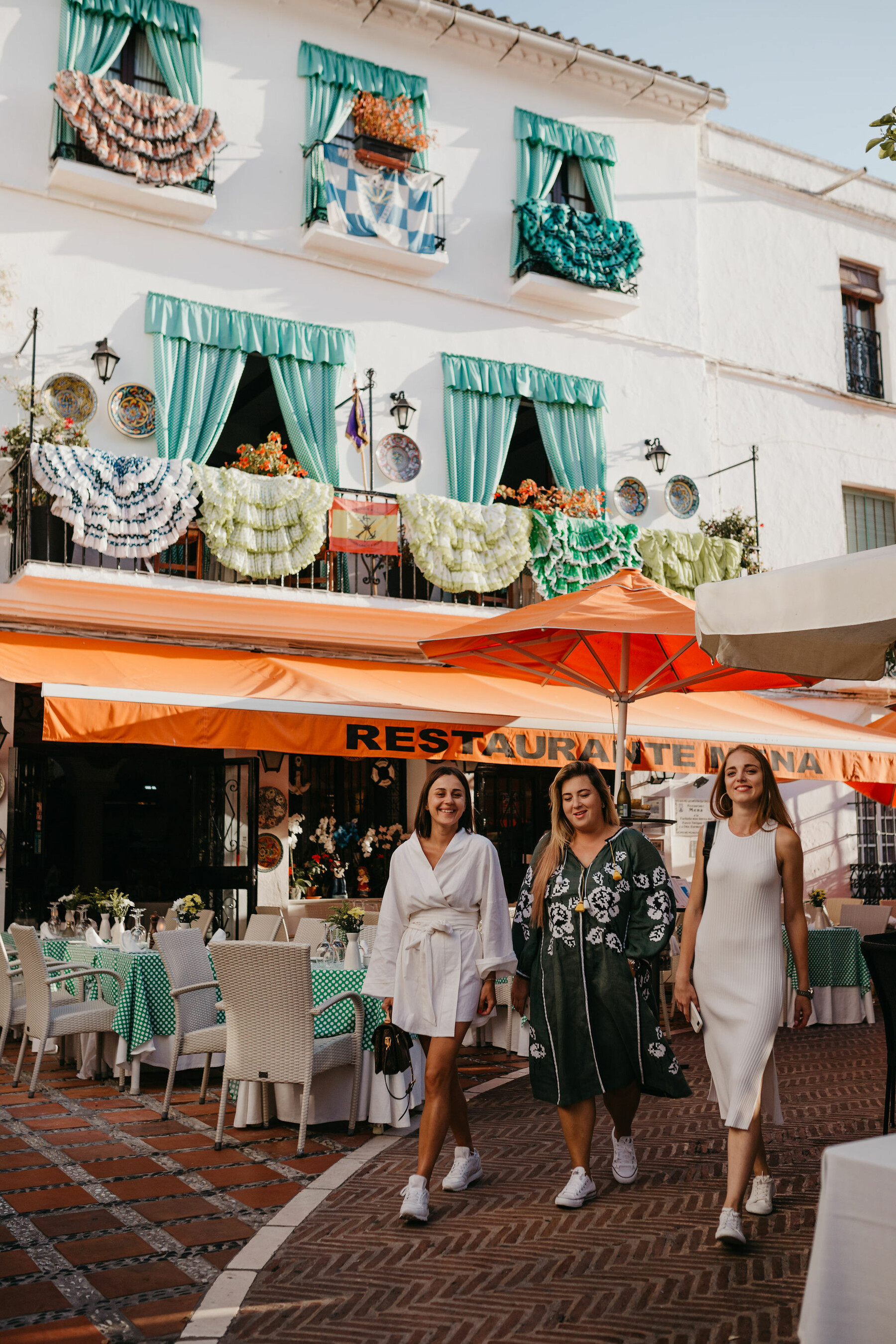 Photo set for three friends in the Center of Marbella