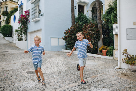 Family photo session in La Heredia, Benahavís