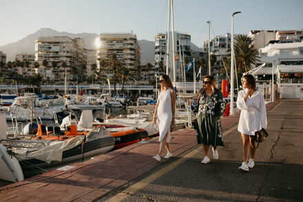 Photo set for three friends in the Center of Marbella