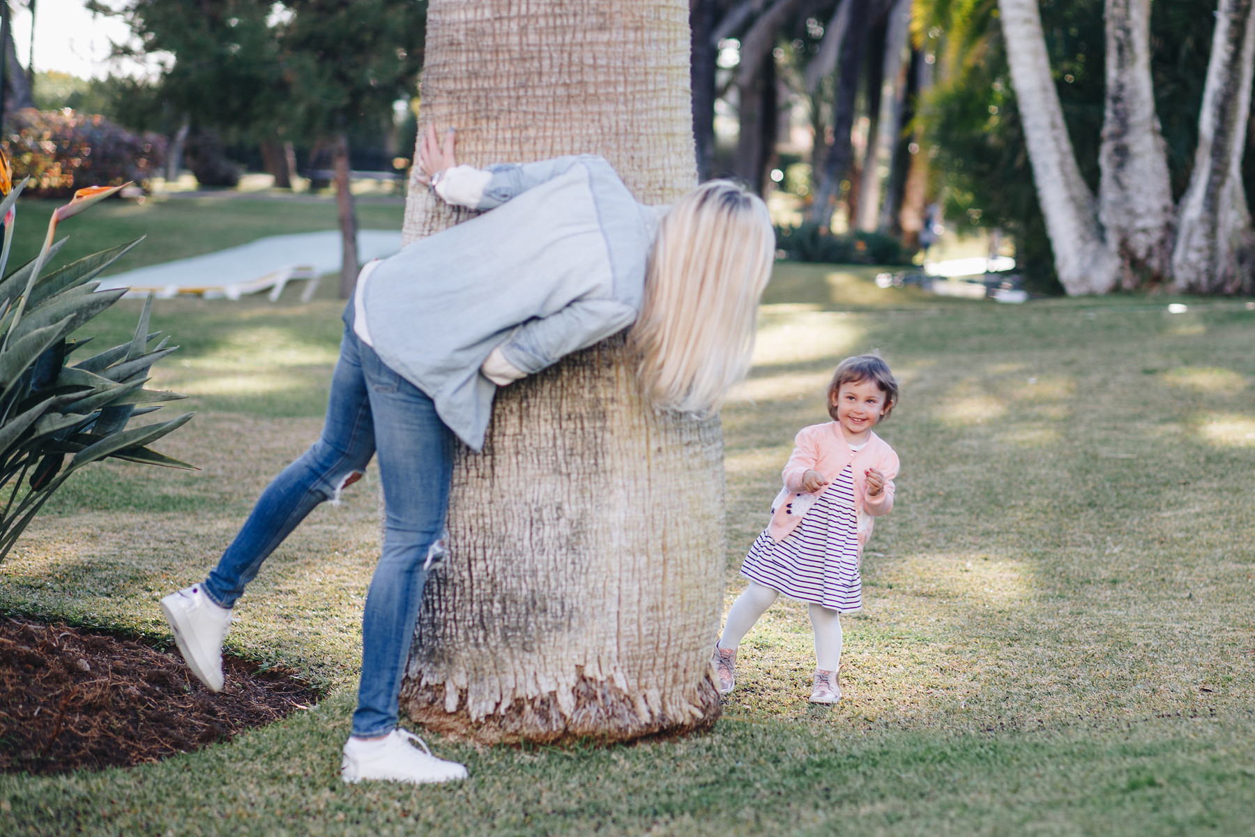 Family photo shooting in the garden in Marbella