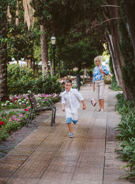 Family photo shoot at the Park of Marbella
