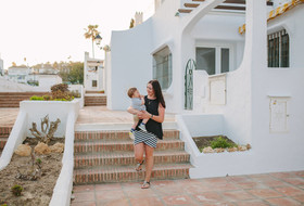 Family photo shoot in the Puerto de la Duquesa in Manilva