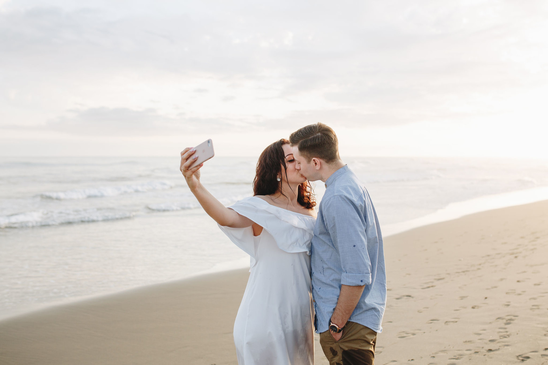 Love Story photo set on the beach in Marbella