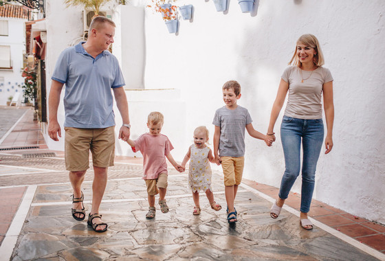 Семейная фотосессия в центре Марбельи