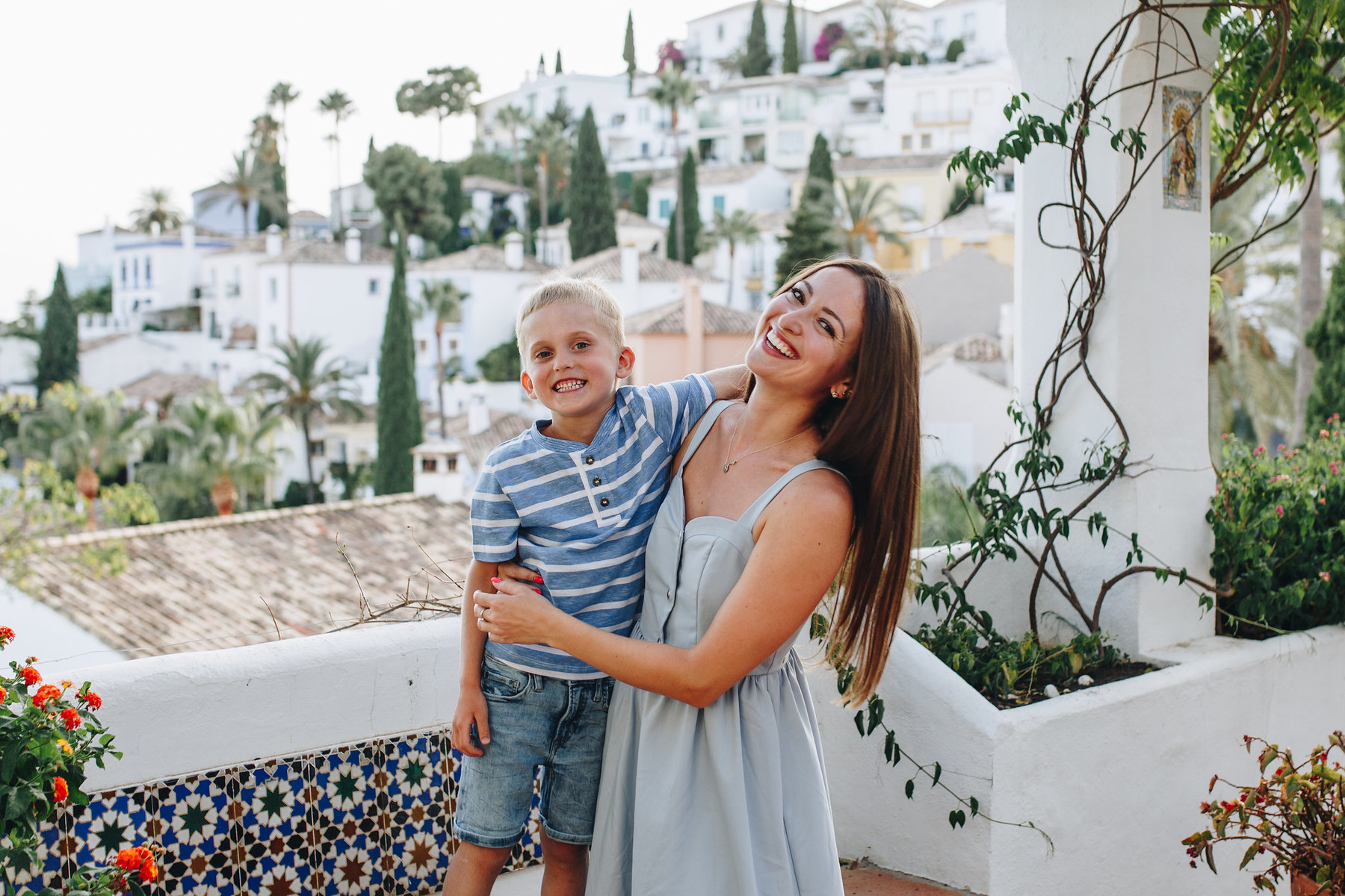 Family photo session in La Heredia, Benahavís