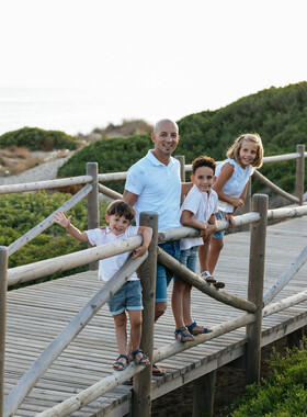 Семейная фотосъемка на пляже в Марбелье, Малаге