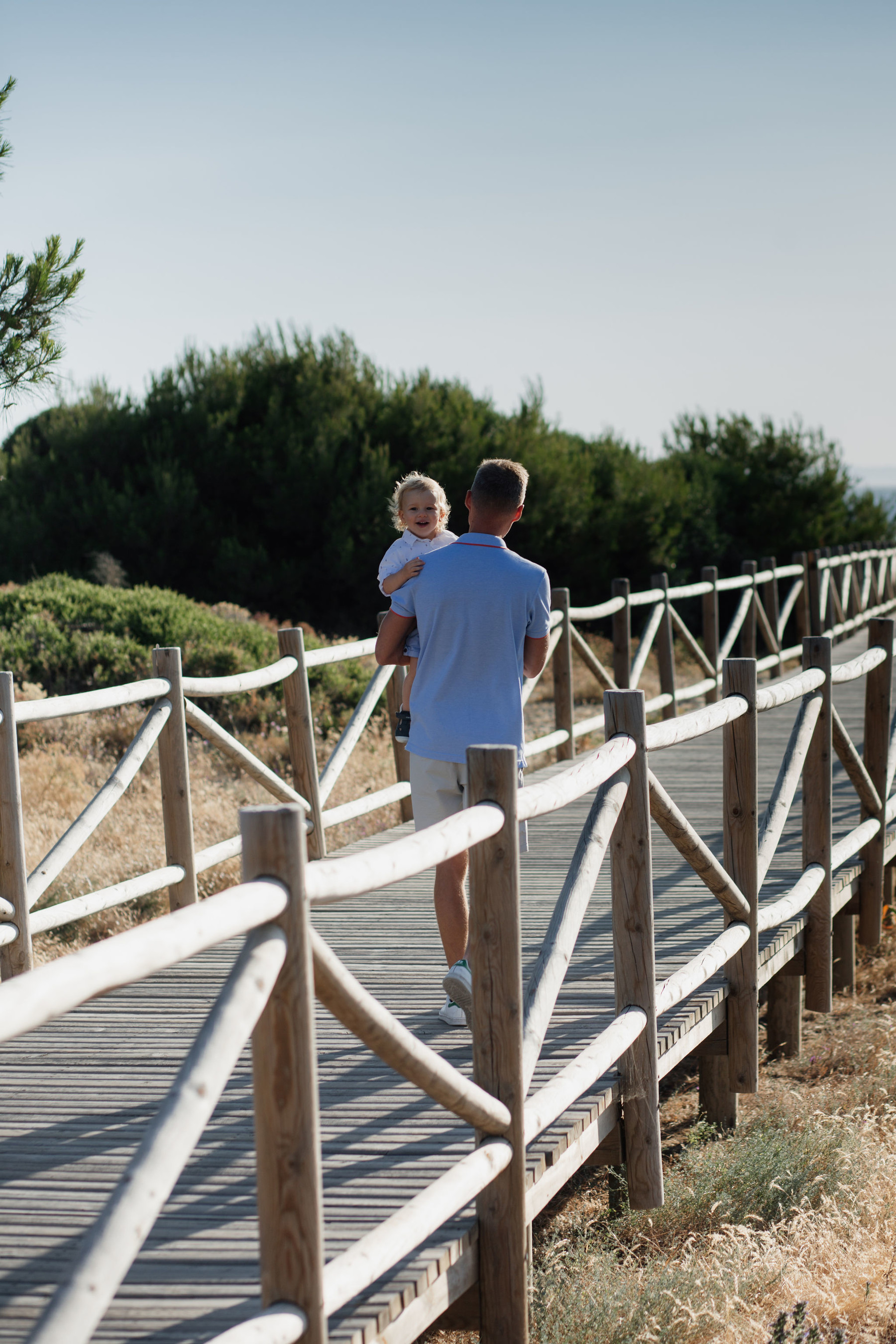 Sesión fotográfica de familia en Cabopino en Marbella