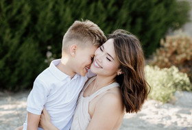 Sesión fotográfica de familia en Cabopino en Marbella