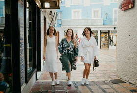 Sesión de fotos para tres amigas en el Centro de Marbella