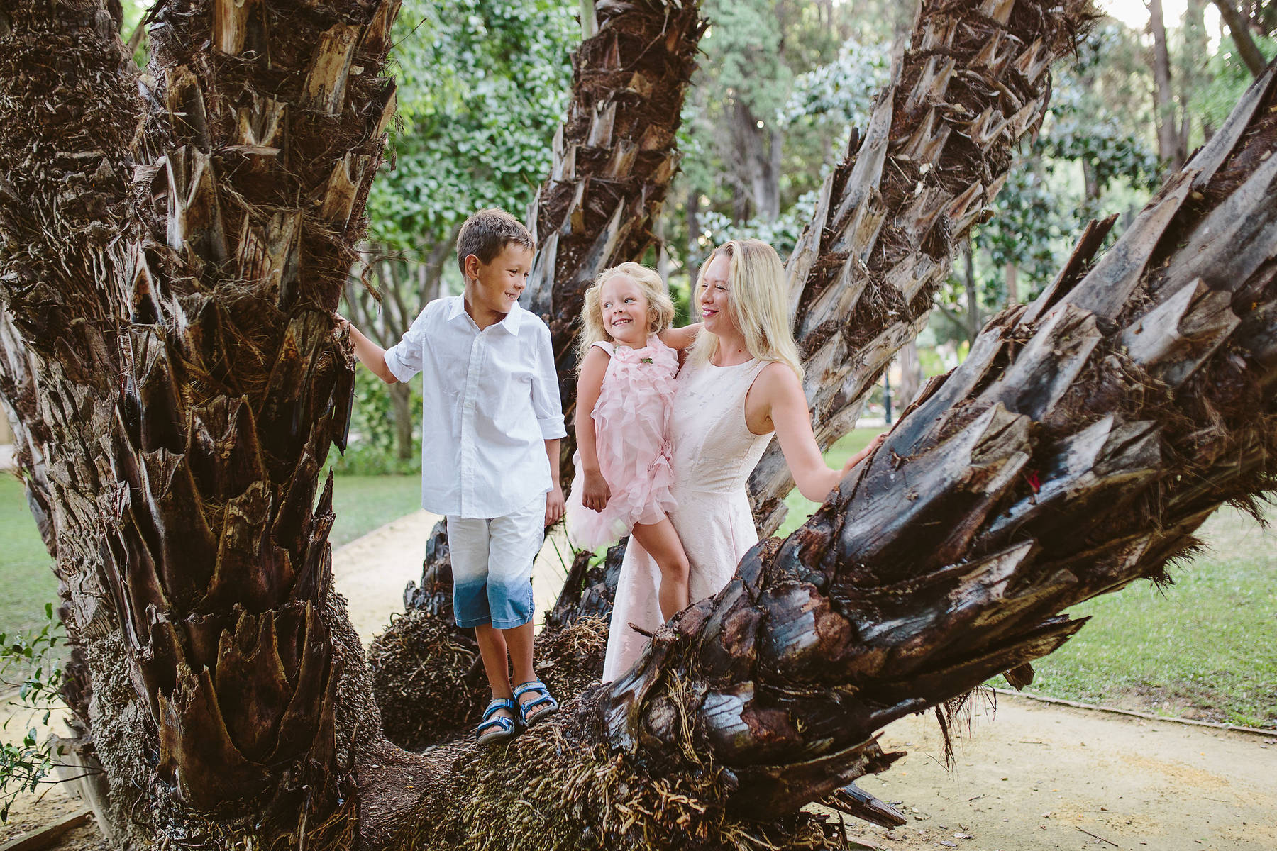 Sesión de fotos de familia en el Parque deución en Marbella