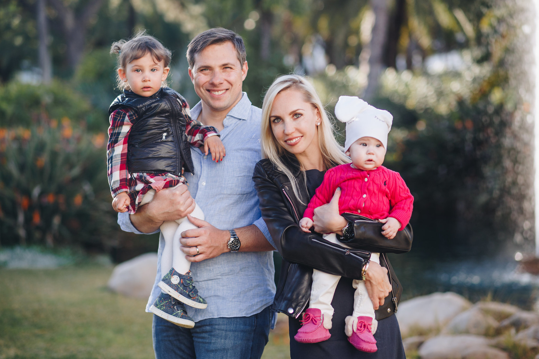 Family photo shooting in the garden in Marbella