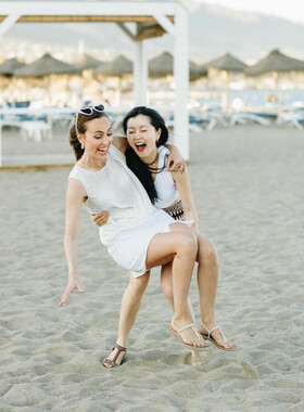 Фотосессия девичника в Порт Банусе, Марбелья