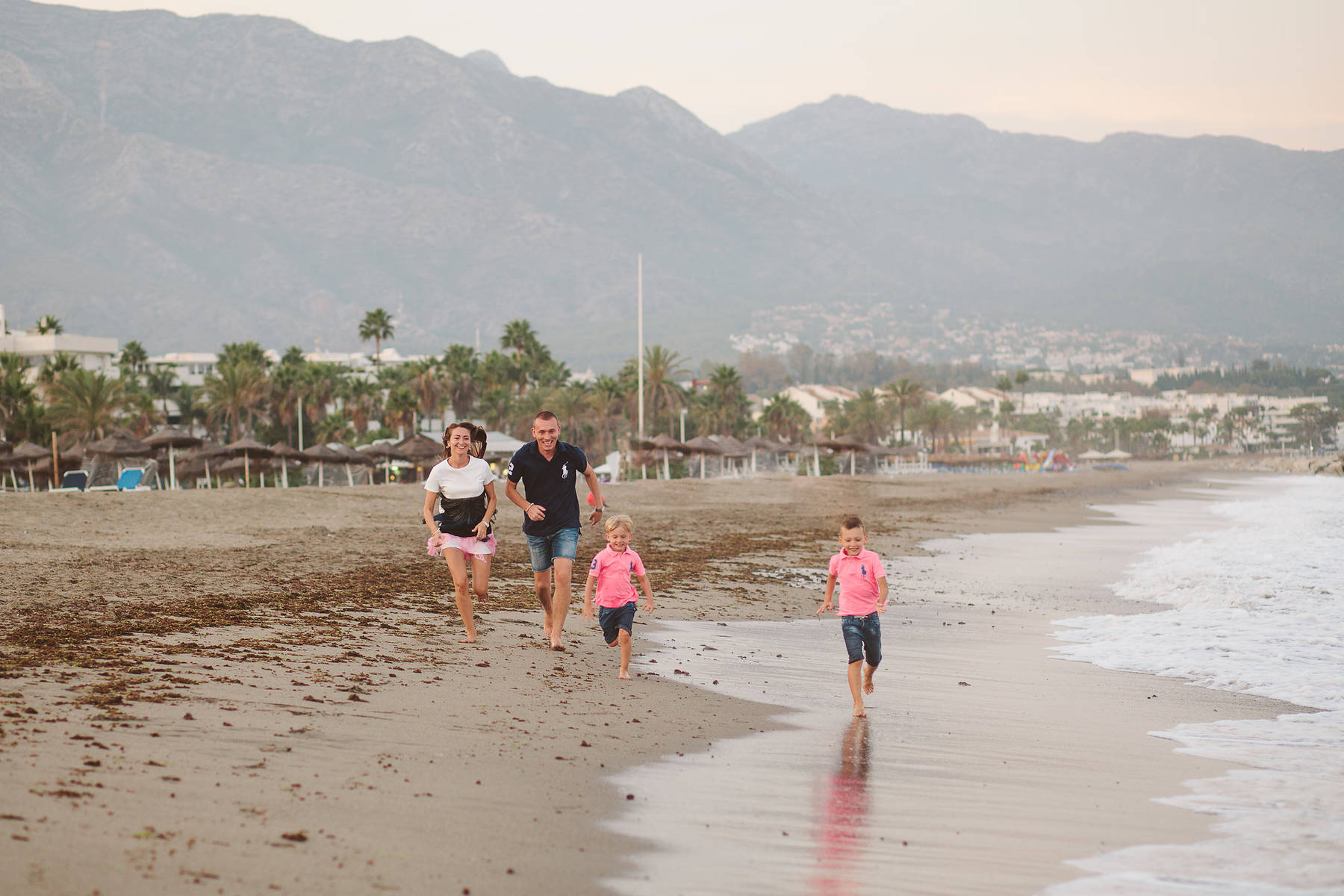 Family photo shooting in Puerto Banús in Marbella