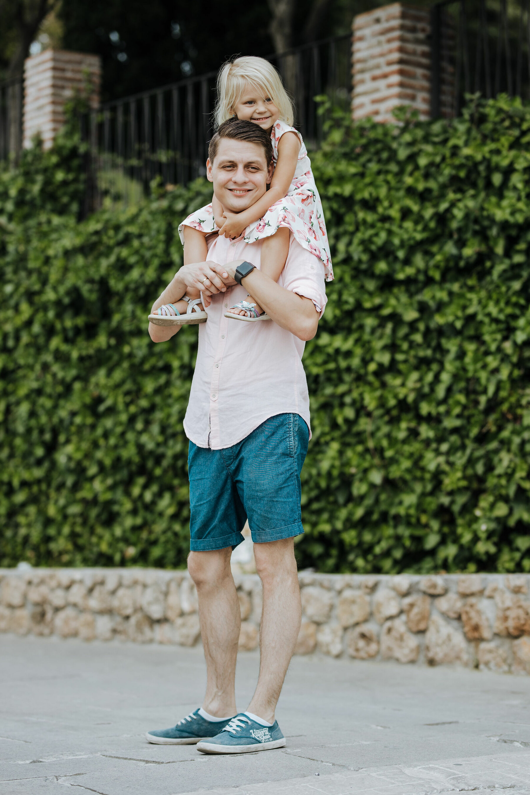 Family photo set in Mijas Pueblo