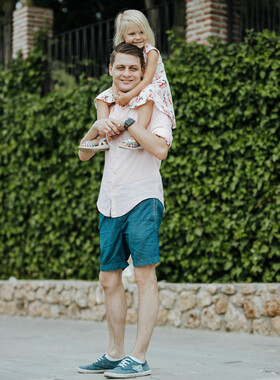 Family photo set in Mijas Pueblo