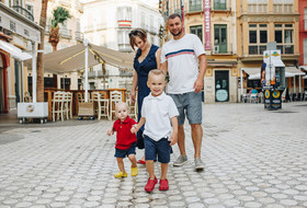Family photo set in Málaga