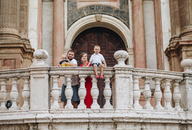 Family photo set in Málaga