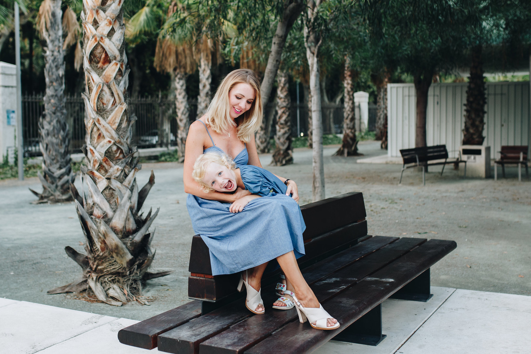 Family photo shoot in the Port of Málaga