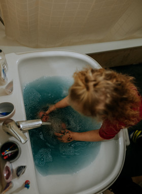 Un día de la vida de una familia en España, Manilva