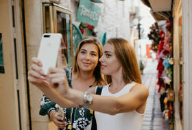 Sesión de fotos para tres amigas en el Centro de Marbella
