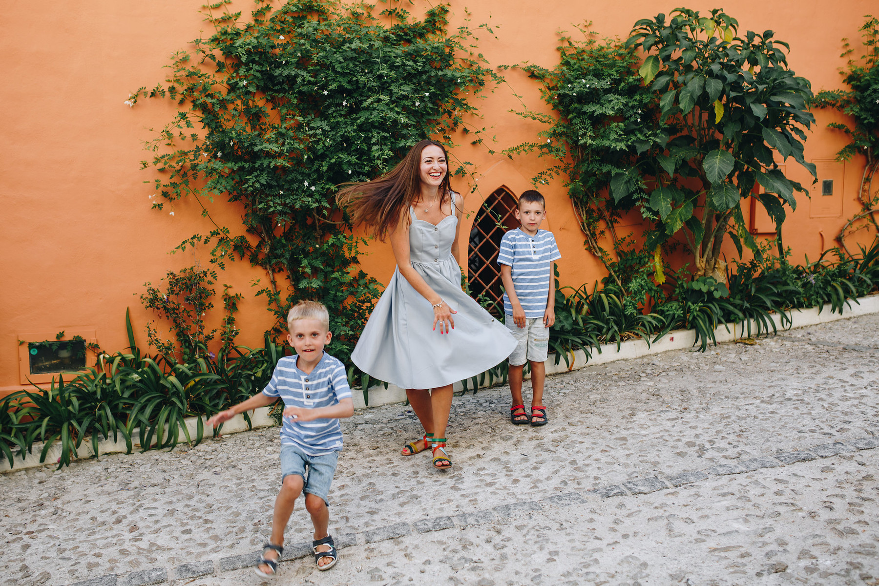 Family photo session in La Heredia, Benahavís