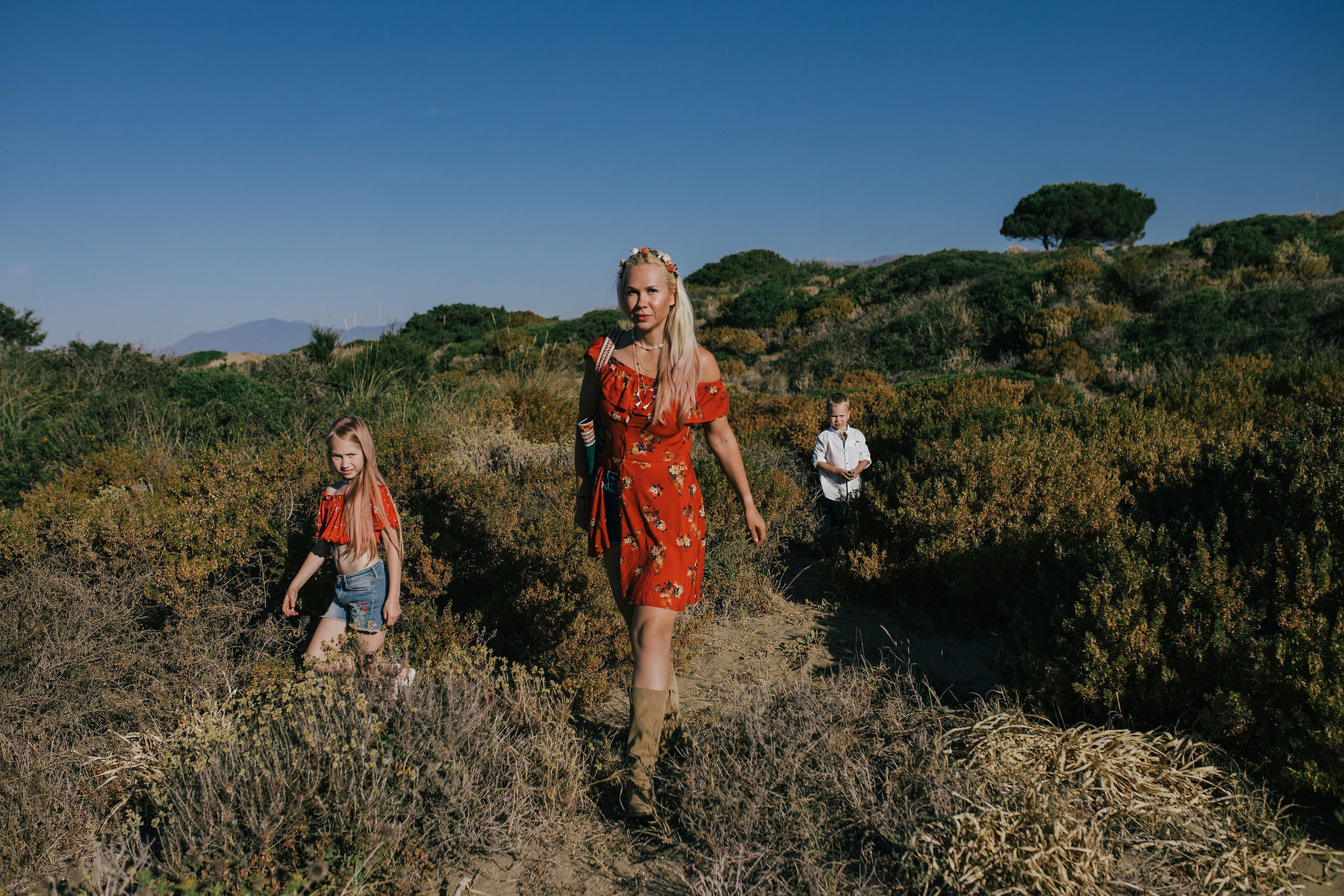 Family photo shoot in bohemian style in Marbella