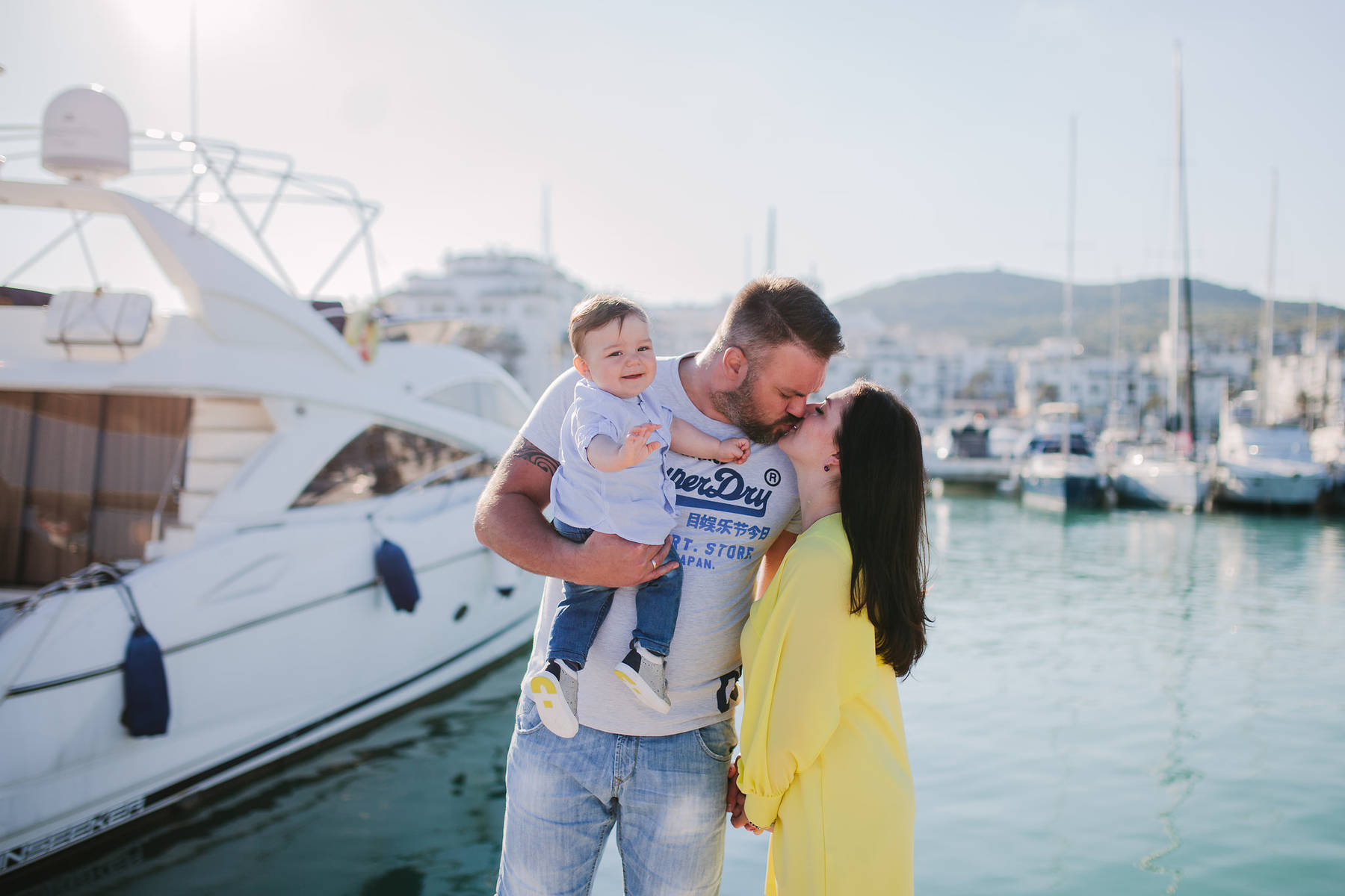 Sesión de fotos de familia en el Puerto de la Duquesa en Manilva