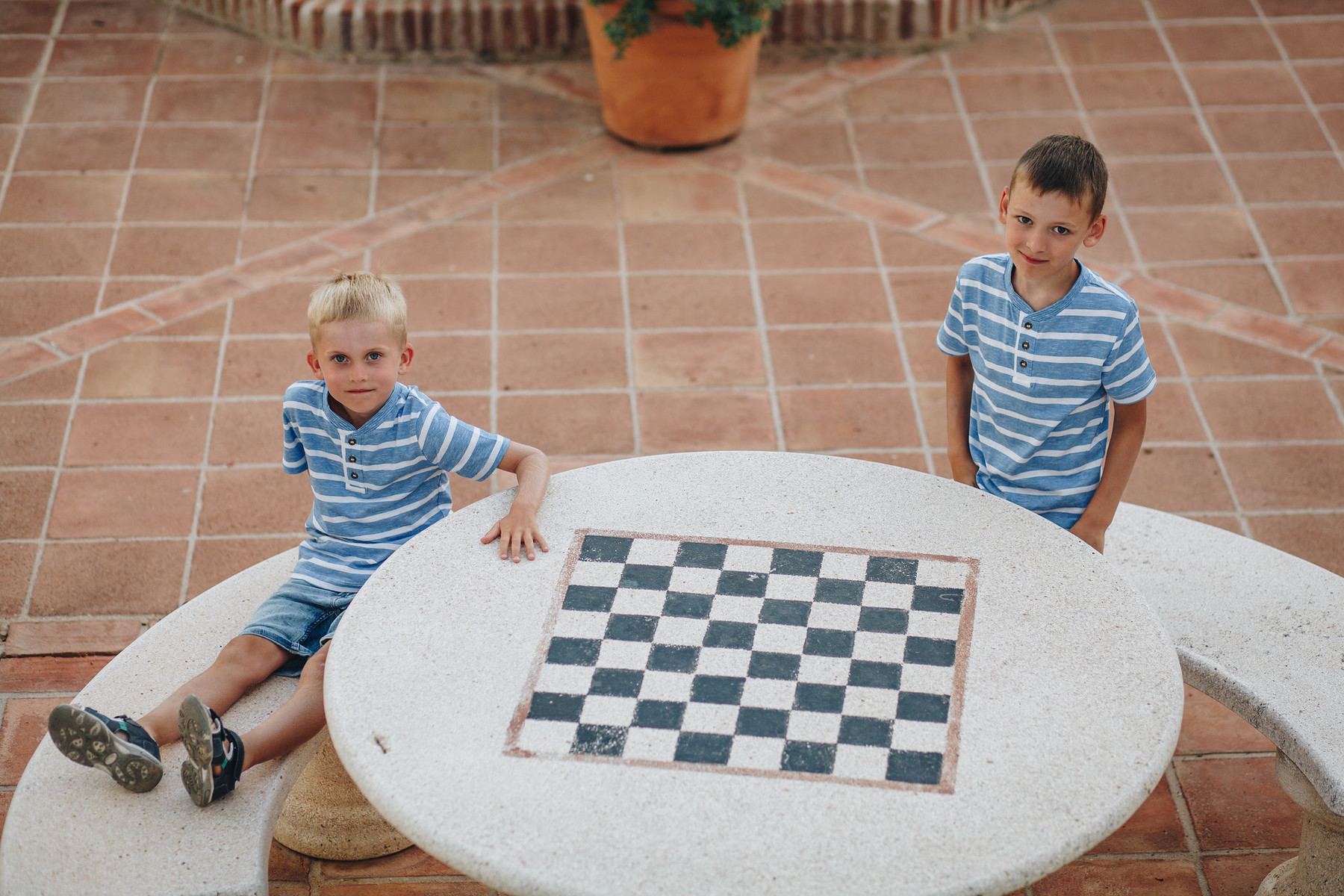 Family photo session in La Heredia, Benahavís