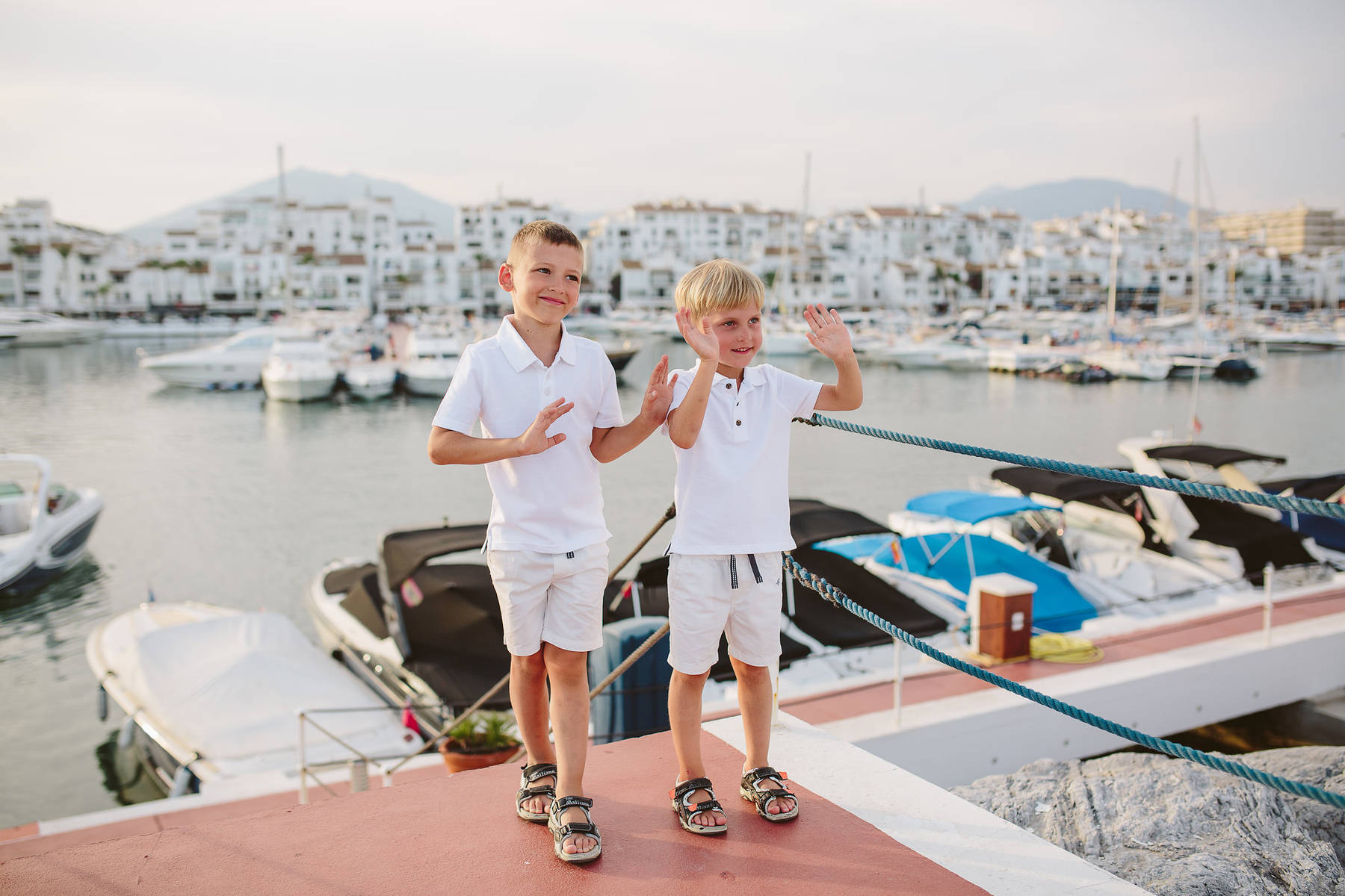 Family photo shooting in Puerto Banús in Marbella