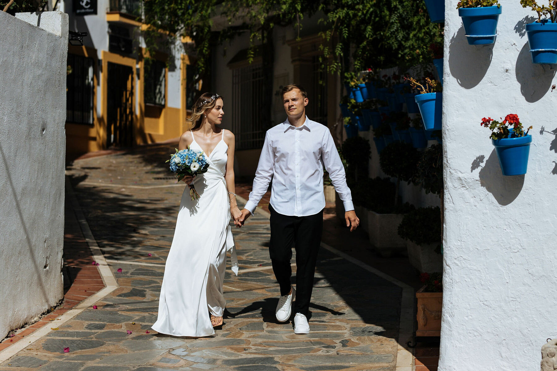 Свадебная прогулочкая фотосъемка в Марбелье