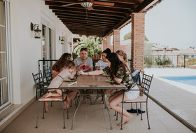 Un día de vacaciones de una familia en España