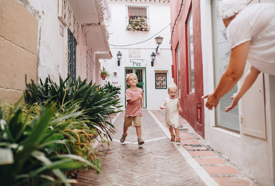 Семейная фотосессия в центре Марбельи
