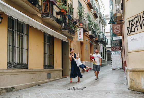 Family photo set in Málaga