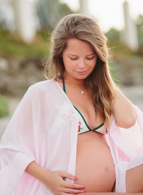 Sesión fotográfica de embarazo en Riviera del Sol