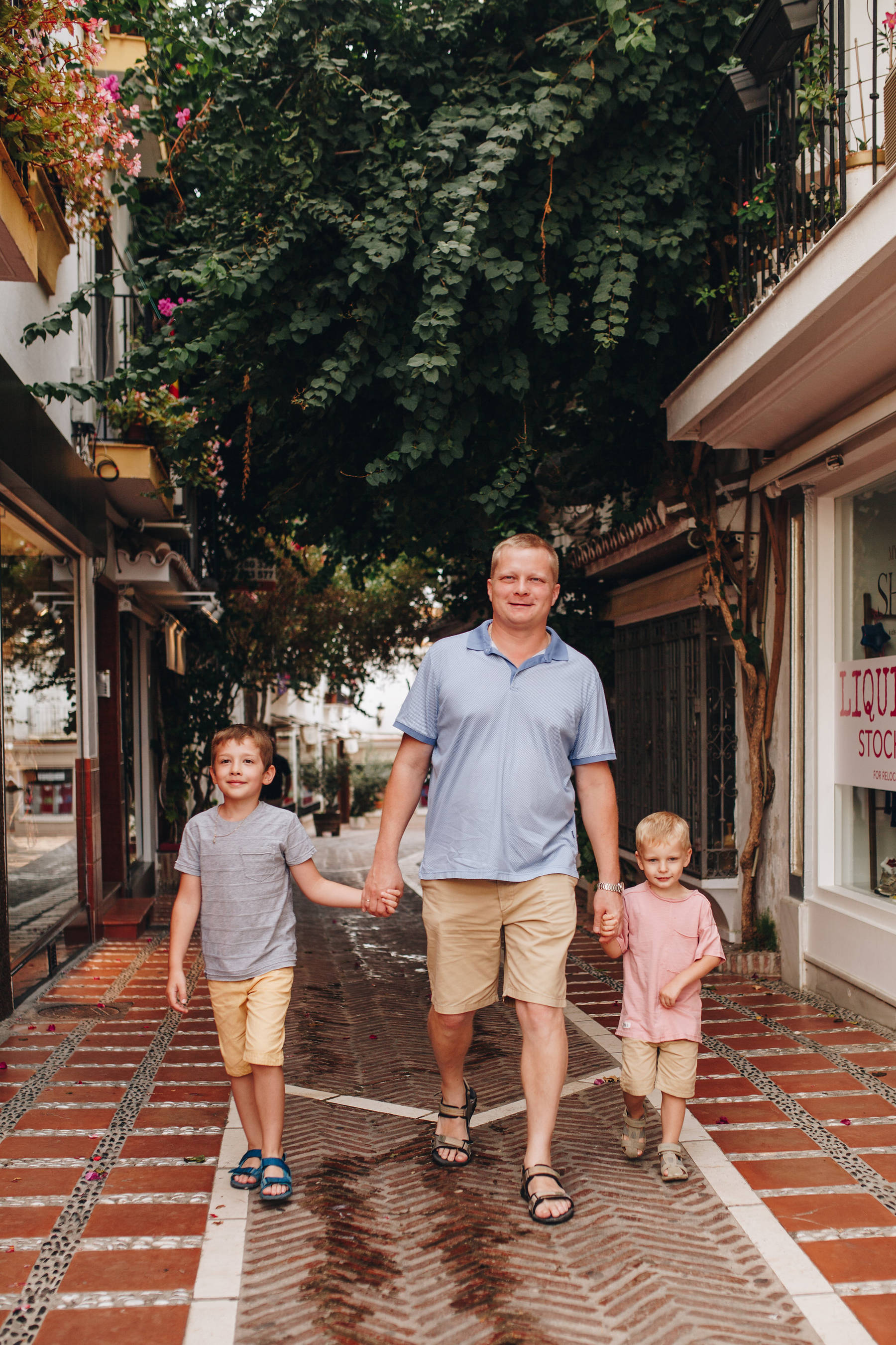 Family photo shoot in Marbella