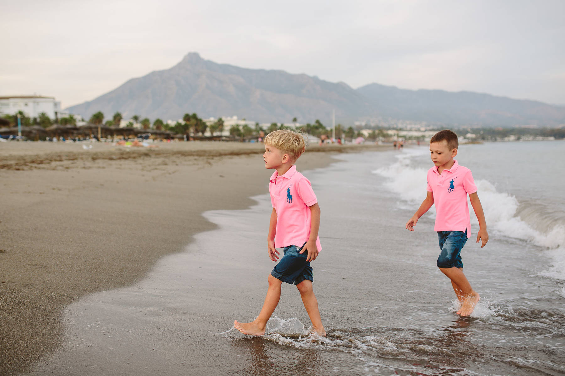 Family photo shooting in Puerto Banús in Marbella