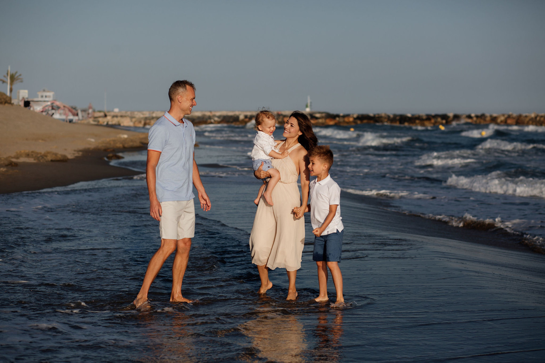 Family photo session in Cabopino in Marbella