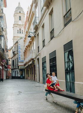 Family photo set in Málaga