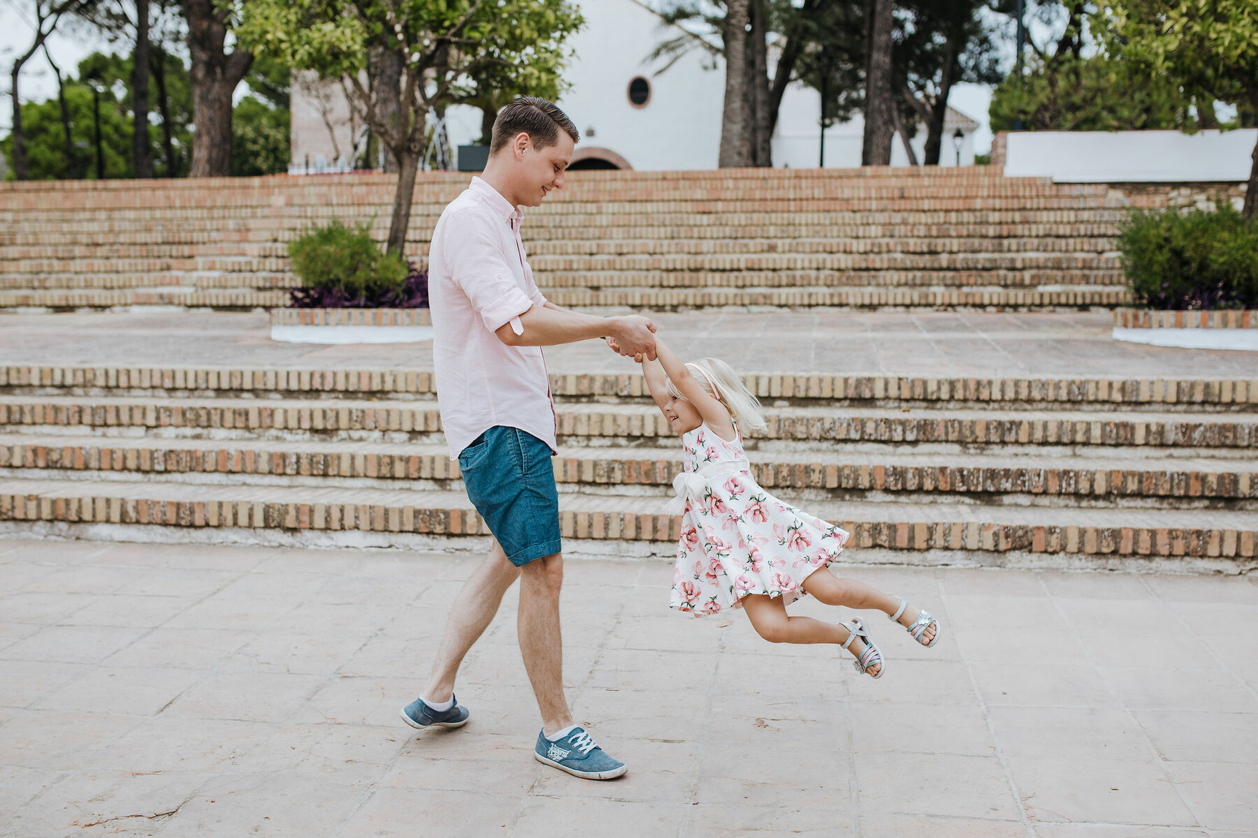 Family photo set in Mijas Pueblo