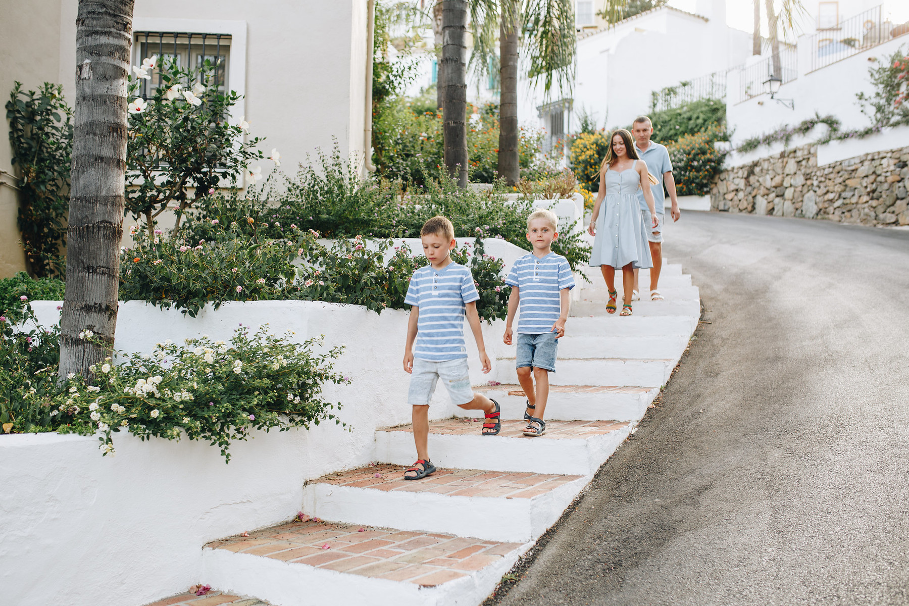 Family photo session in La Heredia, Benahavís