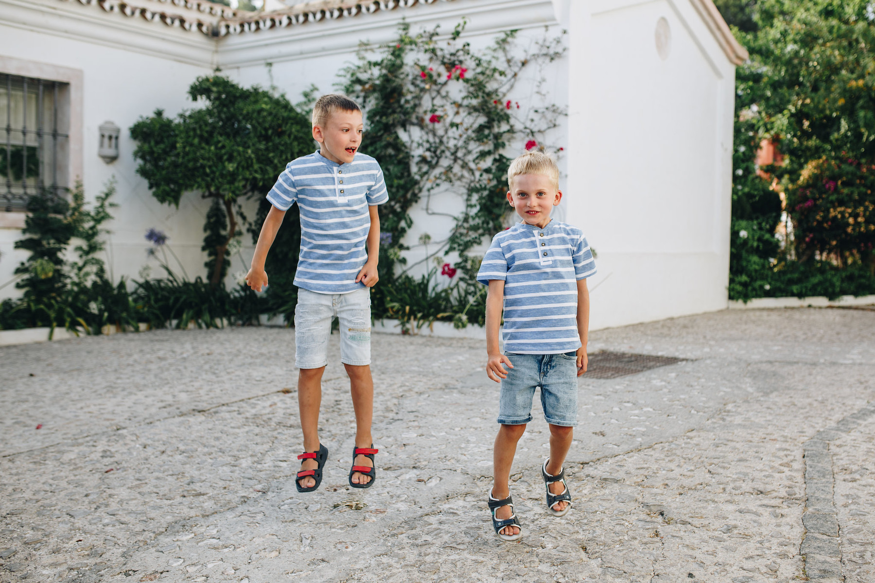 Family photo session in La Heredia, Benahavís