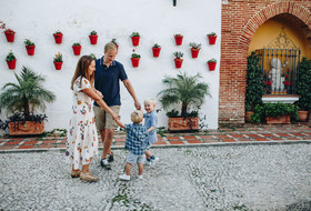 Fotografía de familia en el Centro de Marbella