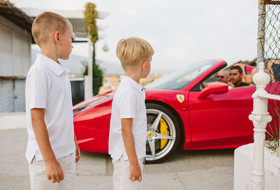 Sesión de fotos de familia en el Puerto Banús en Marbella 