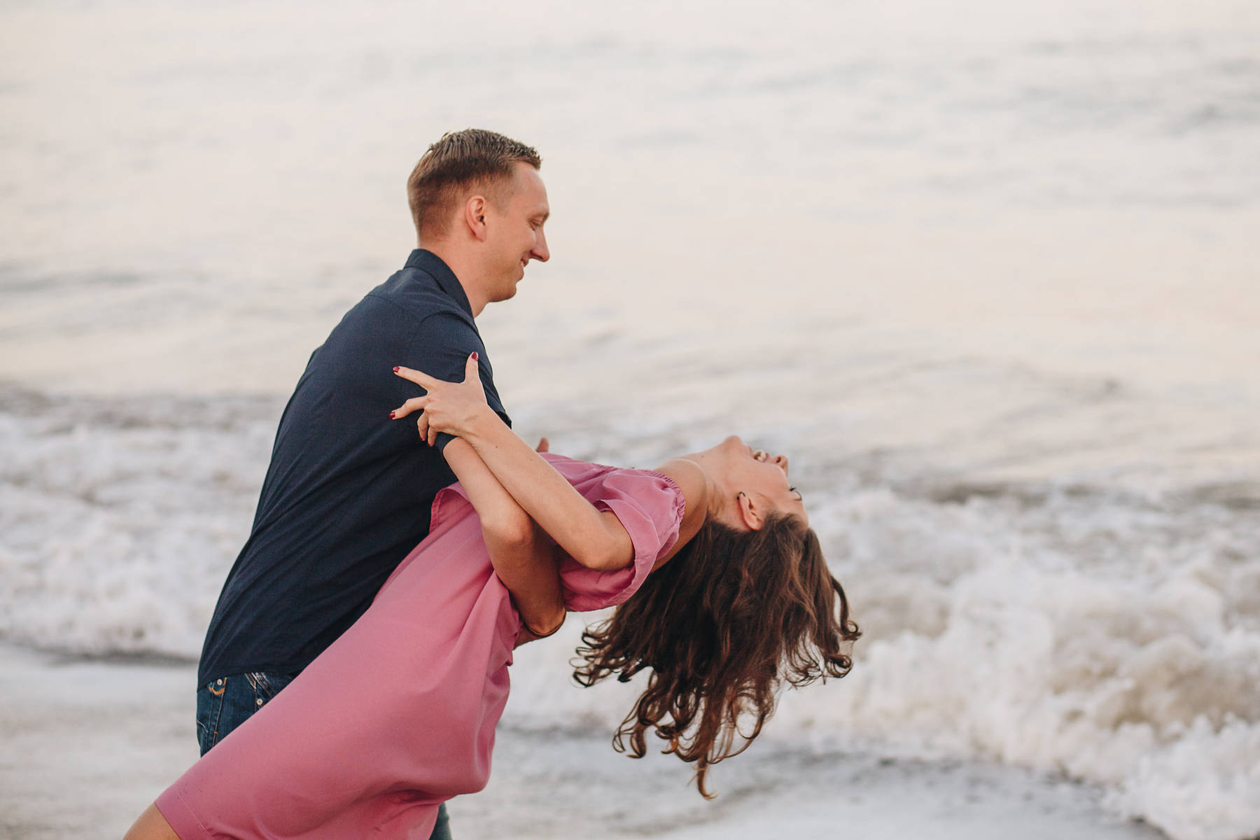 Love Story photo shoot on the beach of Torremolinos