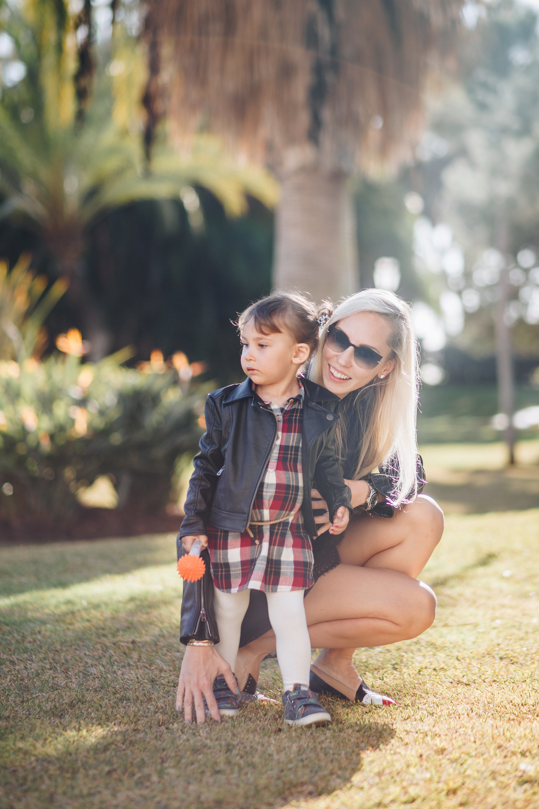 Family photo shooting in the garden in Marbella