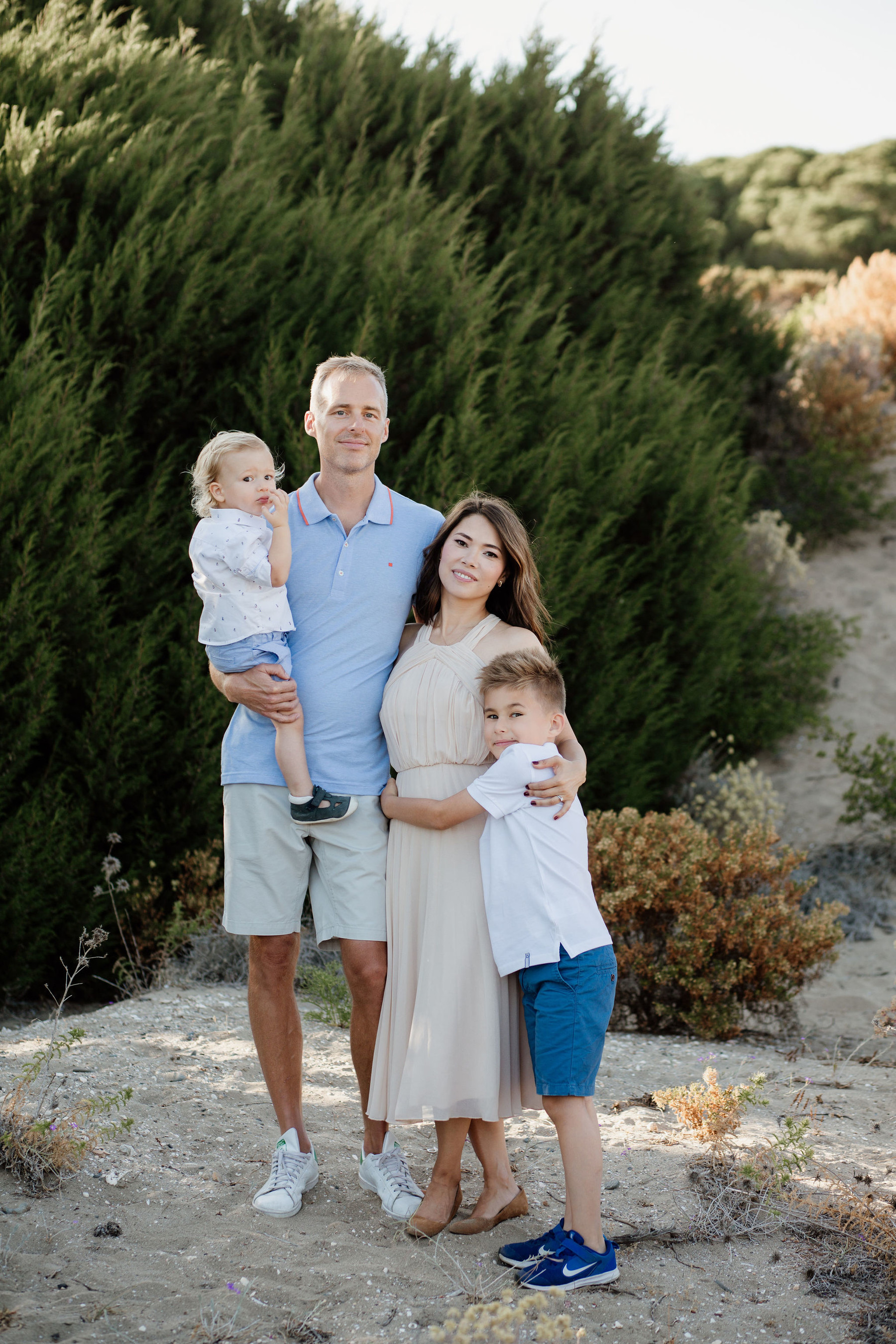 Sesión fotográfica de familia en Cabopino en Marbella