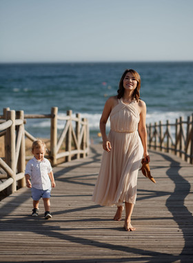 Sesión fotográfica de familia en Cabopino en Marbella